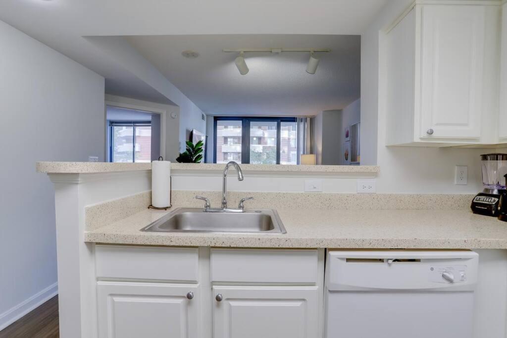 ארלינגטון Sensational 1 Bedroom Condo At Ballston Place With Gym מראה חיצוני תמונה